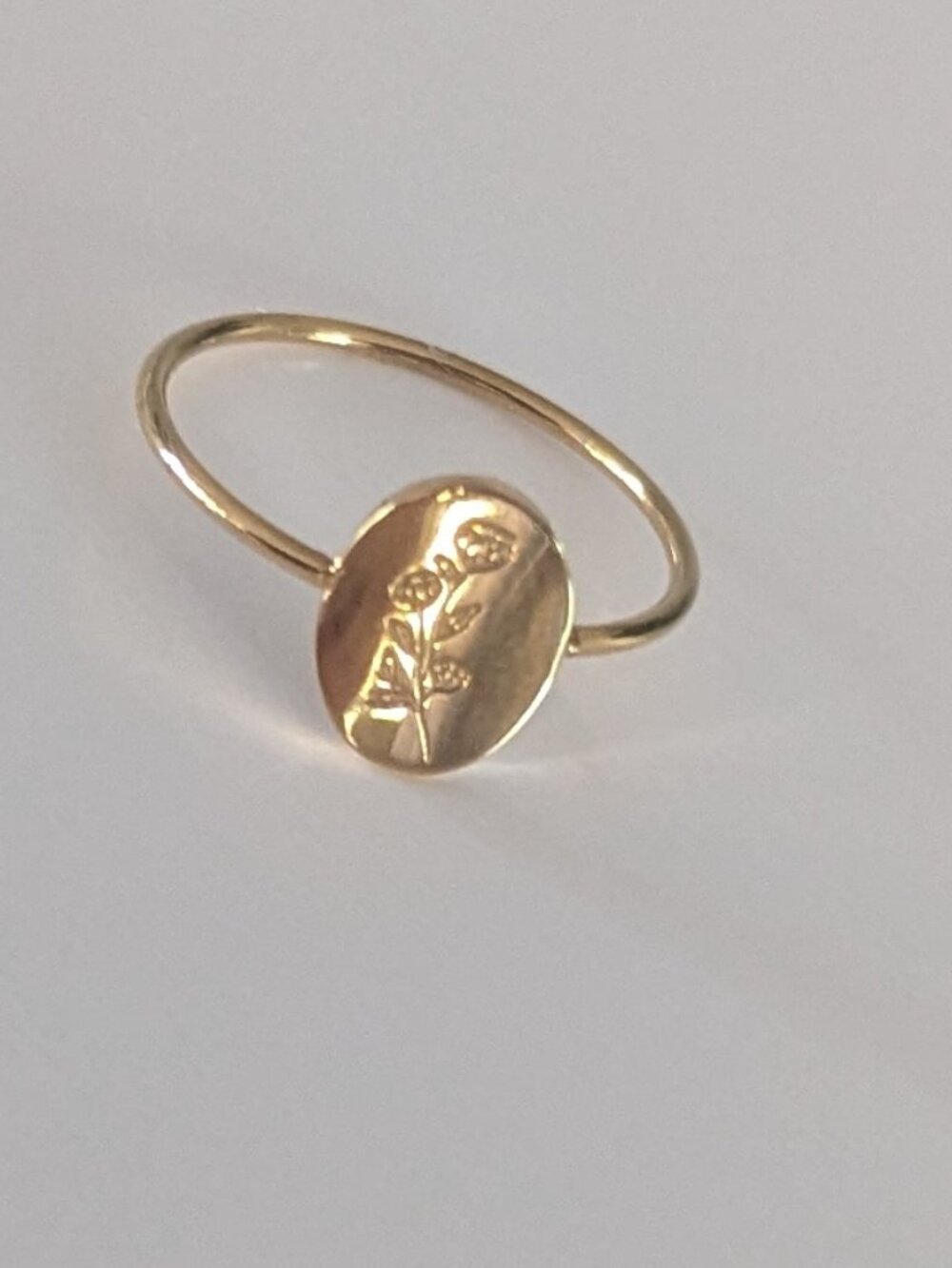 Maive - women's dainty gold ring